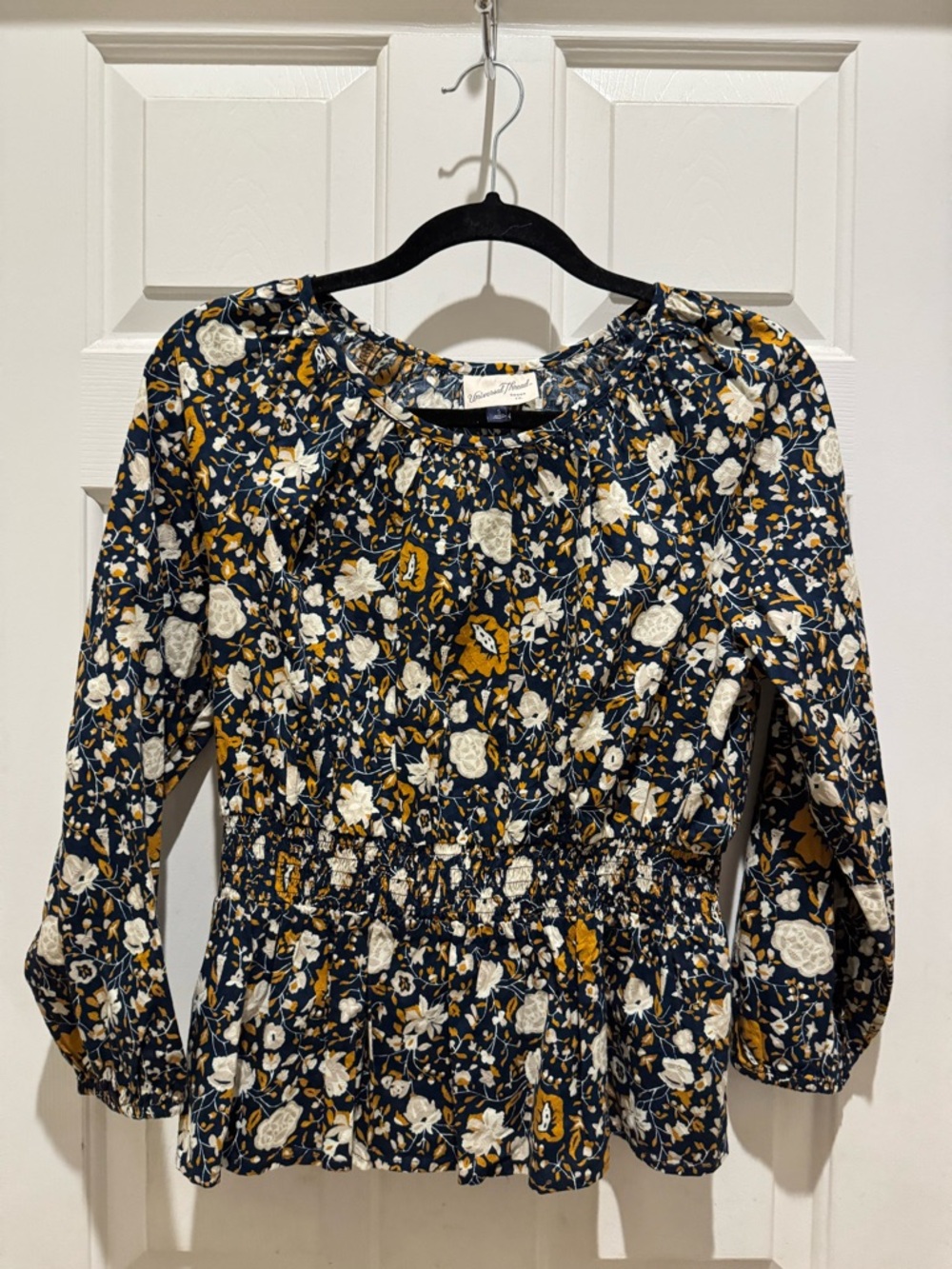 Universal Thread top size small